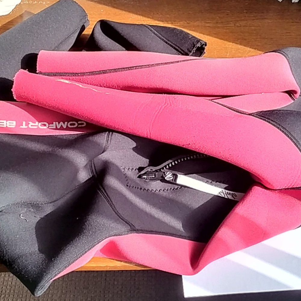 Hevto Childs Full Wetsuit Youth Size 16 Spirit Vigor 3/2 Red Black - Picture 3 of 10